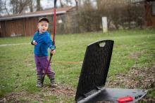 Viki už si nacvičil profi lučištnický postoj