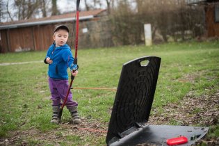 Viki už si nacvičil profi lučištnický postoj