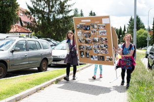 Po poledni jsme sbalili svých pár fotek a hurá zpátky do kostela