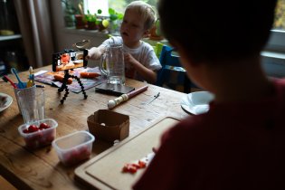 Zde se natáčí kuchařské video - menu: rajská polévka z celých rajčat