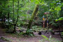 Tuto náhodně objevenou osadu jsme raději míjeli plížením, aby proti nám její obyvatelé nevytasili nepřátelské luky