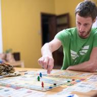 Tomovi sice hráčská krev v žilách  nekoluje, o to více tedy překvapilo, že Théby (polsky Teby) již na druhý pokus s přehledem vyhrál