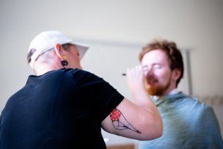 Doba si žádá své a tak i ženicha je třeba trošku nalíčit