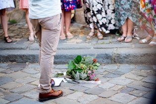 Vítr foukal takový, že i svatební kytice byla jako těžítko na noty příliš lehká