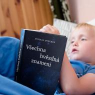 Viki si už od ranných let pěstuje lásku k poezii