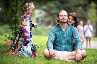 A pod balkon zavítali naši milí kamarádi a jeden pan král