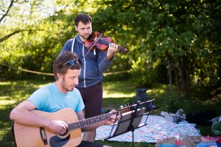 Narozeninová píseň v podání dua Honza&Tom