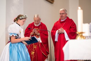 Slavit zároveň hody a zároveň výročí 700 let kostela, to je něco - i otec biskup Pavel se musel přijet podívat!