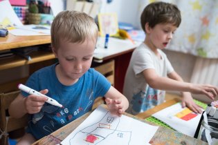 Pojď, Viki, a maluj podle mě