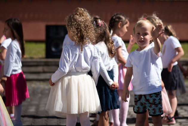 Vikouškovo první tanečkové vystoupení bylo trochu pohybově úspornější, to ale na fotkách není vidět