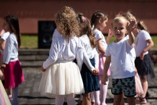 Vikouškovo první tanečkové vystoupení bylo trochu pohybově úspornější, to ale na fotkách není vidět