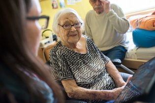 Babičko, jsme rádi, že jsme se s Tebou ještě stihli potkat! Pozdravuj tam nahoře.