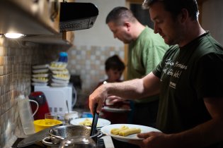 Citát z rodinné kroniky - "Točili jsme chlapům celý večer pivo a oni nám pak za to uvařili šišky s mákem"