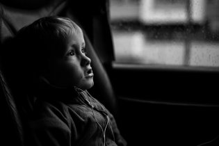 Audivizuální systém ve žlutém je trochu ruleta, ale Vikymu sluchátka fungovala vždy