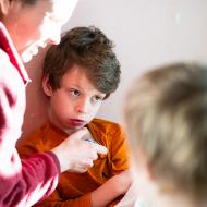 Má ten kluk zápal plic, nebo nemá? (Díky Bohu neměl. Jen drsnou chřipku.)