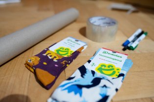 Kdo zabalí dárky, když jsou všichni hotoví, toť otázka