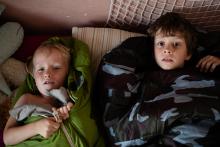 Testujeme kempovací vybavení před zítřejším odjezdem na tábořiště