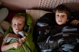 Testujeme kempovací vybavení před zítřejším odjezdem na tábořiště