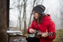 Ukulele má jednu velkou výhodu - dá se nosit všude s sebou