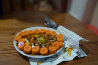 Ráďovo večerní menu, smažená cibulka nemůže chybět :-)