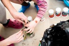 Pikýrování jde hned lépe od ruky, když místo dvou jsou ty ruce rovnou čtyři