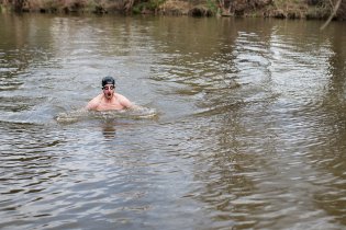 Kdo nám to tu plave Svratkou?