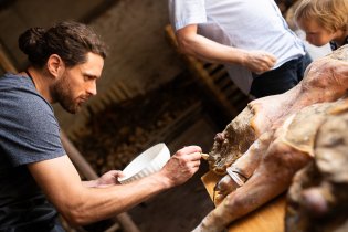 Na Martinově stoprocentním soustředění je vidět, že ho práce s masem fakt baví