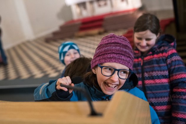 Pozor pozor hlášení, aneb mluvit do mikrofonu v prázdném kostele je největší zábava