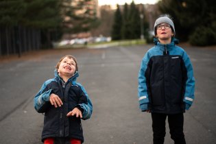 Hod balonem na koš umí být pěkně napínavý