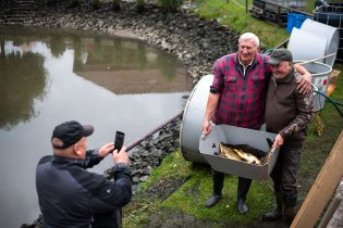 Během objíždění kolony na D1 jsme museli udělat blinkací přestávku, a to zrovna u výlovu rybníka - no není to krásná náhoda?