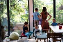 Dva dostatečně hraví pejsci na dvoře - zajímavé divadlo zaručeno