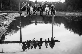 Otužování v říčanském biotopu nabízí bohaté vyžití i pro doprovázející děti