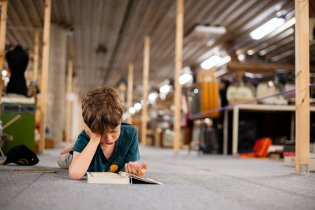 Přestože my ostatní jsme byli z Marcelova retrovýkladu nadšeni, Ráďa dal přednost soudobé literatuře