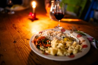 Tahle večeře na nás doma čekala po návratu z výročního rande, děkujeme dětem a slečně hlídačce za krásné překvapení!