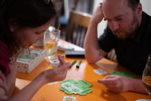 Kombinace slov na čtyřlístku ve vás může vzbuzovat různé asociace, to uznáváme. Každopádně hra je to skvělá, jednoduchá a rádi si ji s vámi někdy zahrajem ;)