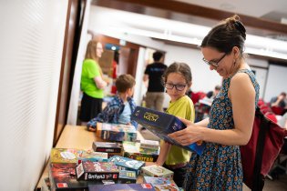 Ehm, z fotografie je jesně patrné, kdo je tady ve svém živlu :)