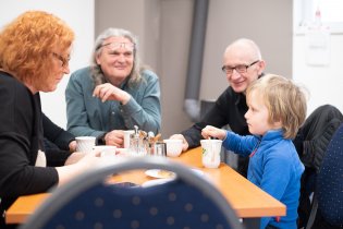 A Vikoušku, tys někoho z těch lidí, ke kterým sis přisedl, znal? - Ne...