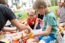 Vezměte děti na piknik, ale pak se nedivte, že nedělají nic jiného, než se cpou