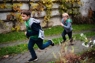 Farní dvorek přímo zve k honičkám