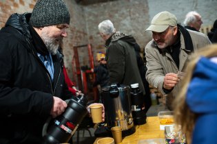 Na farním adventním jarmarku tekl punč proudem