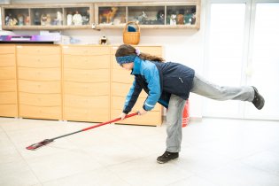 Verunčiny baletní kreace s oporou o mop