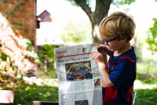 Viki se potkal se svým dvojníkem, jen ty brýle mu chybí, asi si je na zápas sundal