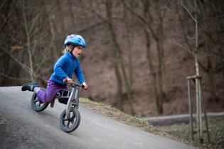 V pump tracku se objevil  neohrožený jezdec se sedlem proklatě nízko