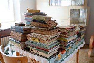 Ve Mstišově se dají nalézt knihy z různých historických období