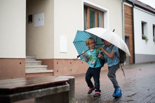 Přátelství pod deštníky