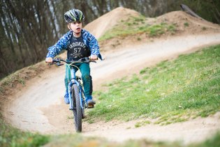 Ráďa občas opatrně nakoukne i do dirt parku