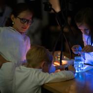 Hokusy a pokusy na oslavě ve Vida