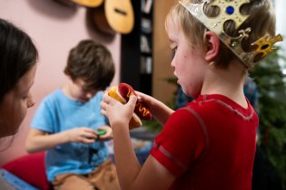 Přál si plyšový hot dog a má ho mít (a že jde o hračku určenou v prvé řadě psům, to nám nevadí :)