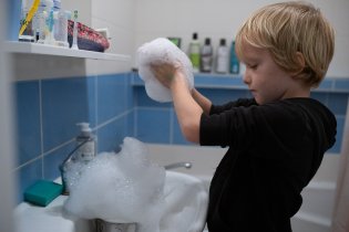 Víki, měl sis za úkol jenom umýt ručičky