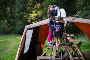 Když je potřeba dopumpovat vodu, i Messi se musí zapojit